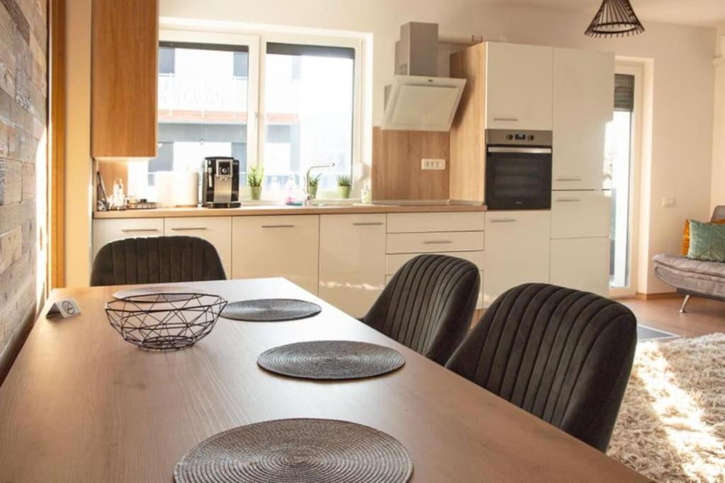 5 Dream Apartment 5 Cu Parcare Privata Oradea Extérieur photo